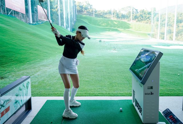 泰信推出数智化练习场教学练一体机k8凯发国际登录GOLFJOY衡(图2)
